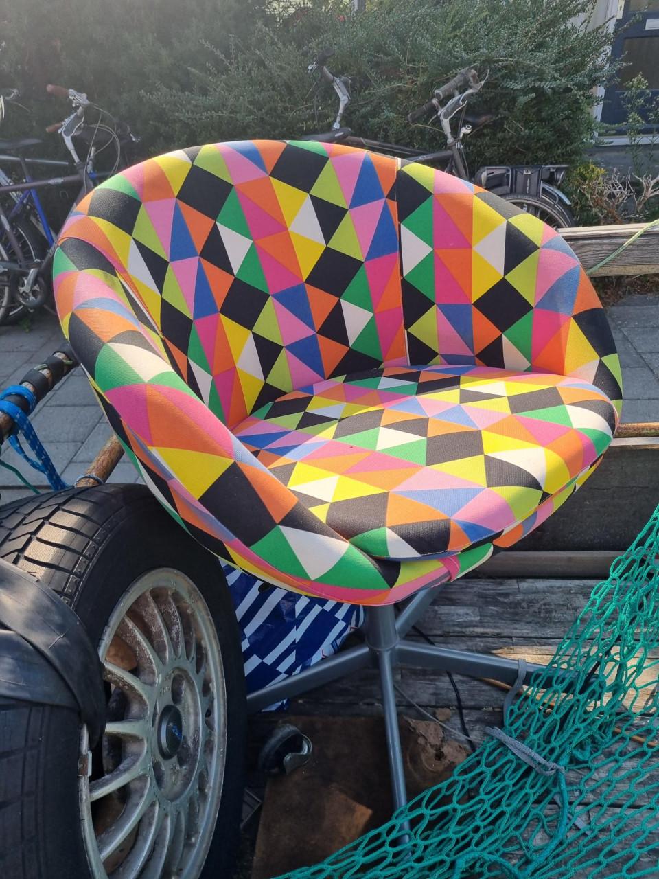 Leuke Stoel Vintage leuk gekleurd..!!