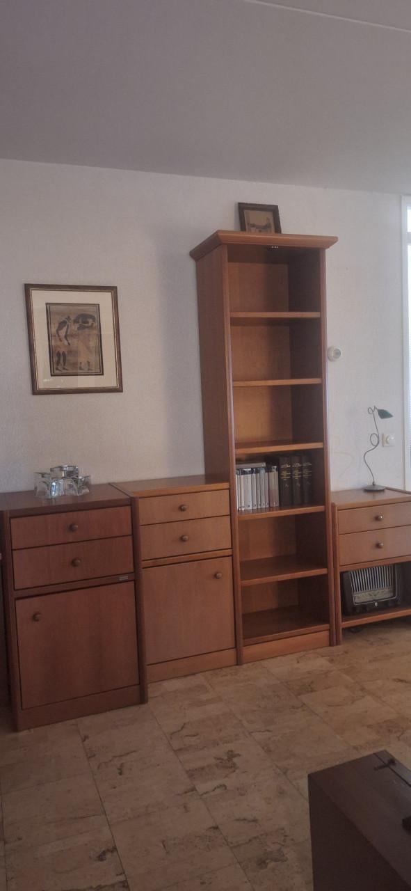 Kersenhouten wandkast