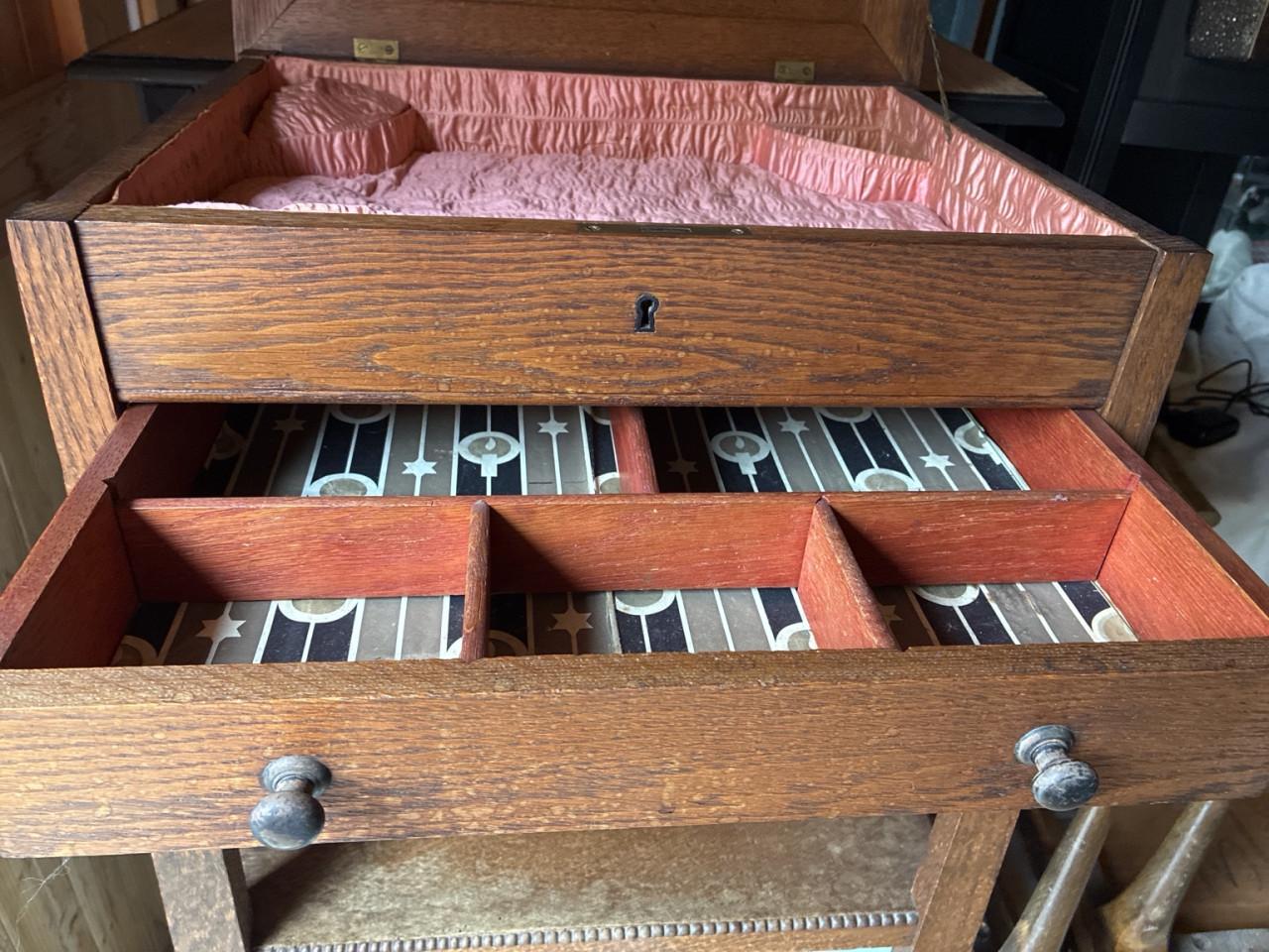 Antiek eiken handwerk/ juwelen Kastje