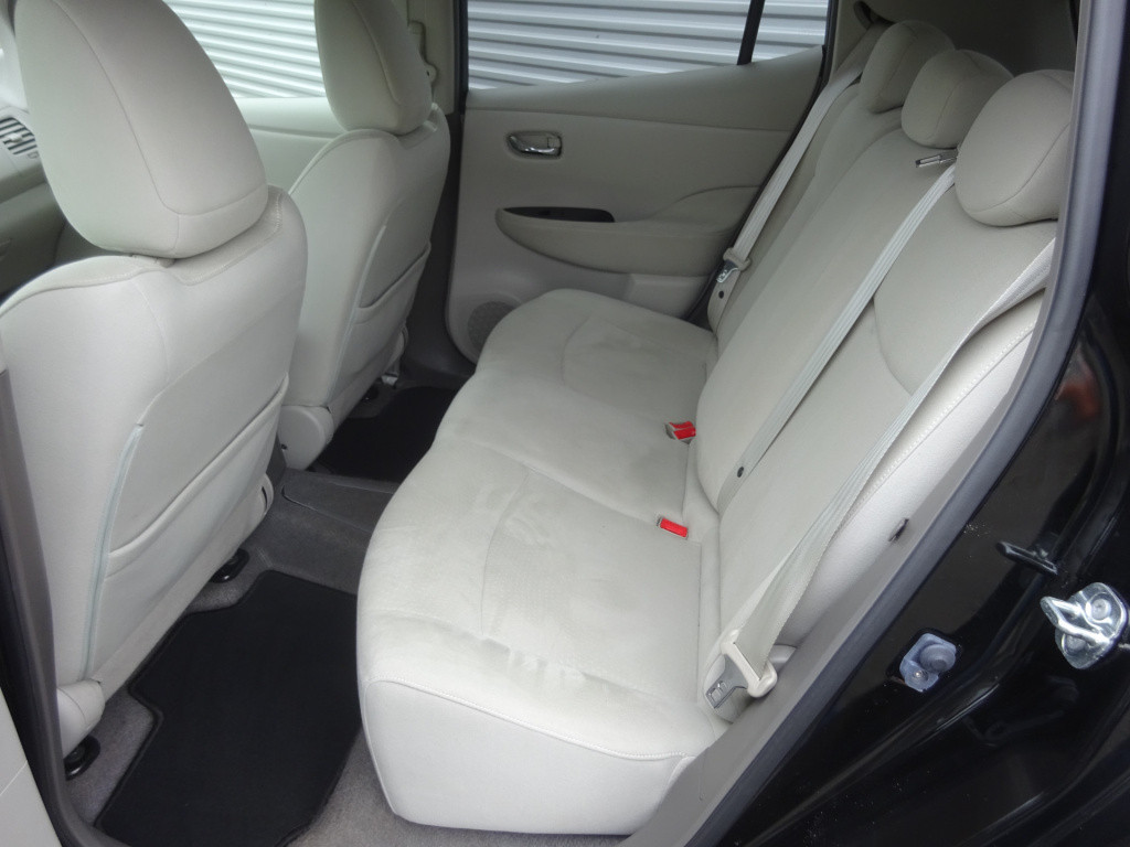 Nissan Leaf base 24 kwh climate / cruise / navi / camera / nap