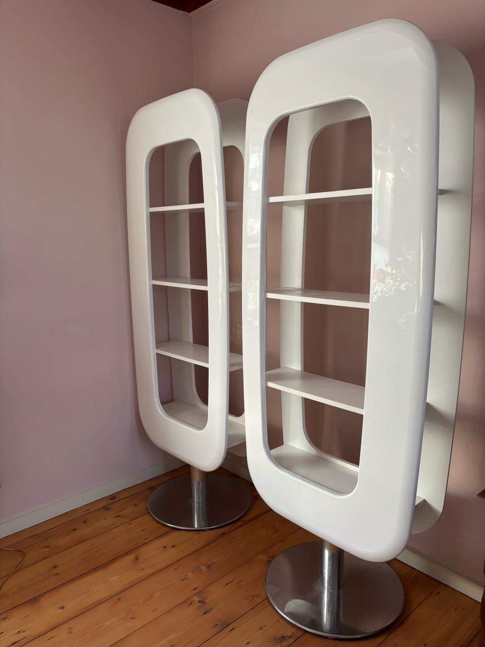 2 Kasten etalage/display