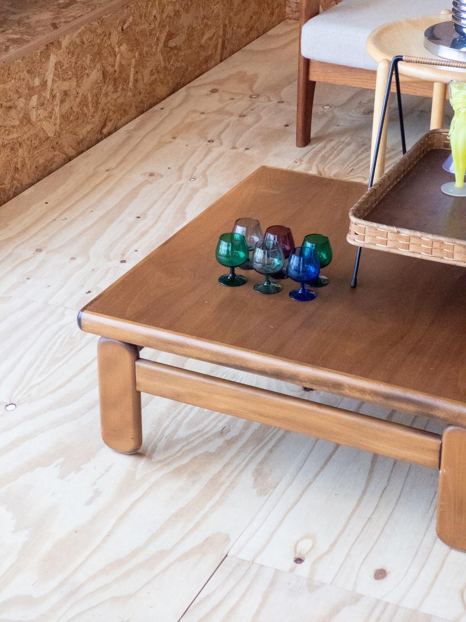 Vintage brocante tweedehands snuisteren