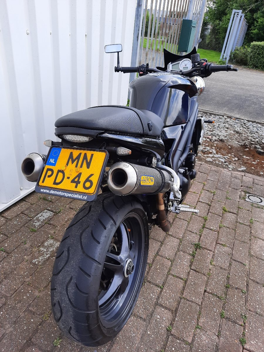 Triumph Speed Triple 1050, full options!