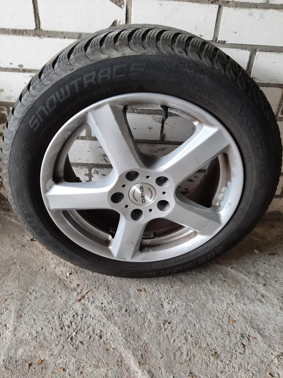 Lichtmetalen velgen met winterbanden voor b.v. Golf Plus