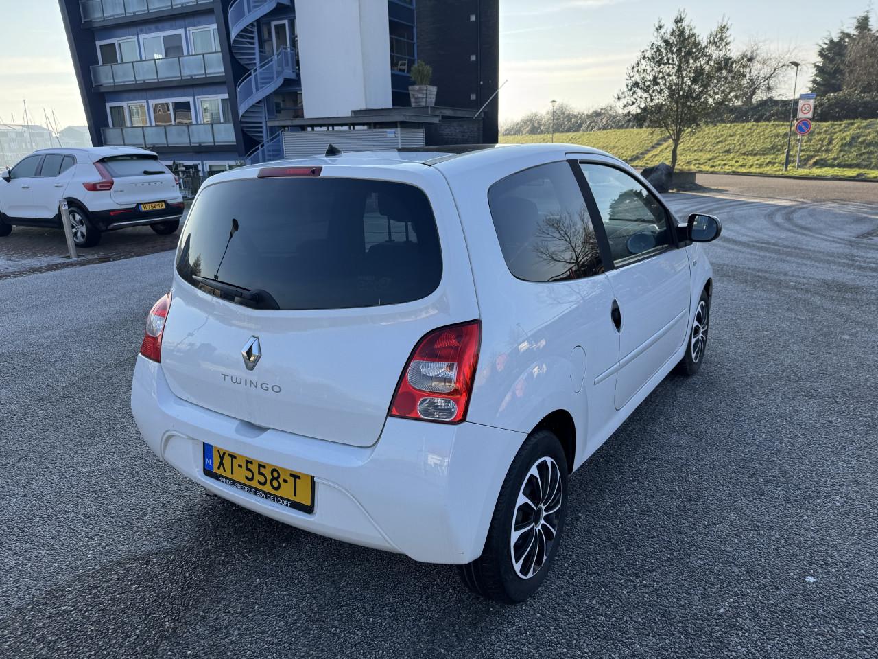 Renault Twingo 1.2 benzine met schuifdak en airco!