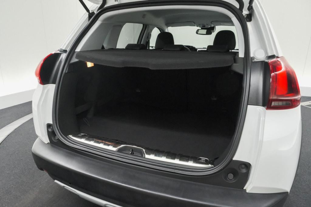 Peugeot 2008 puretech 110 eat6 allure | trekhaak | apple carplay | parkeers