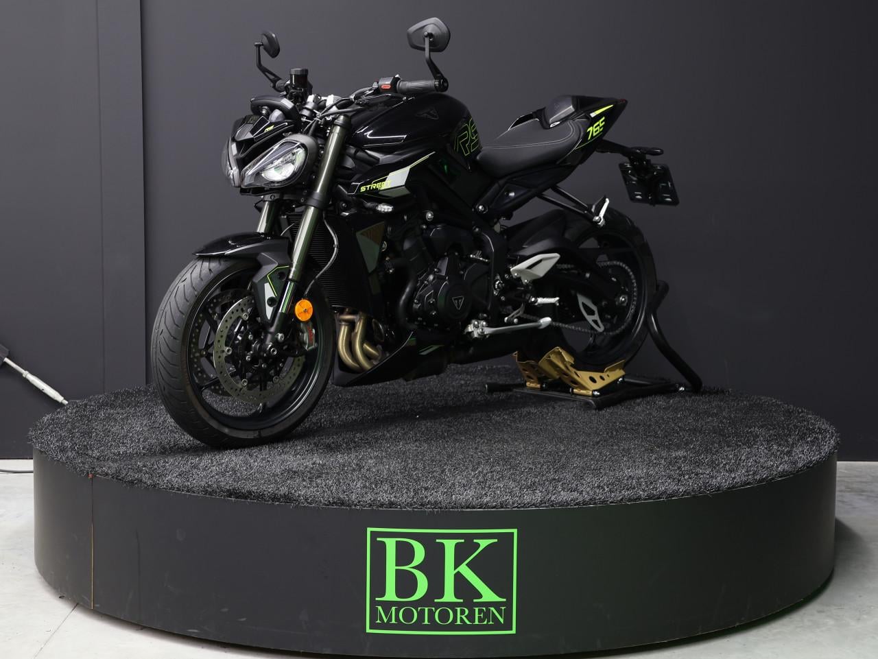STREET TRIPLE RS | Phantom Black