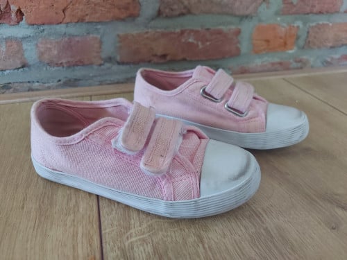 Zo goed als nieuwe roze gymschoenen maat 30 klittenband