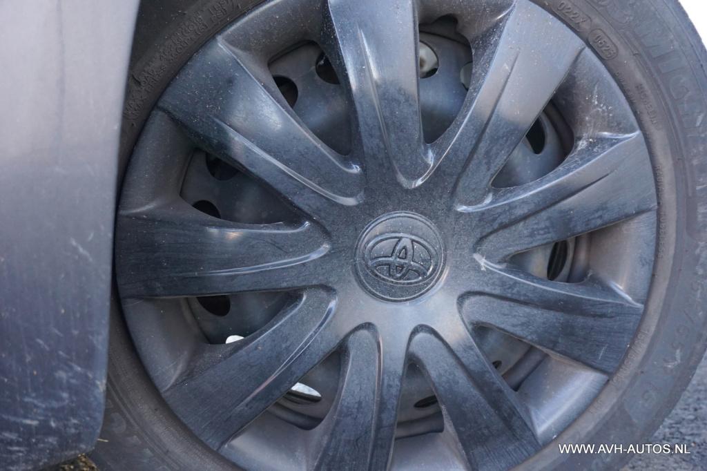 Toyota Yaris 1.0 vvti acces