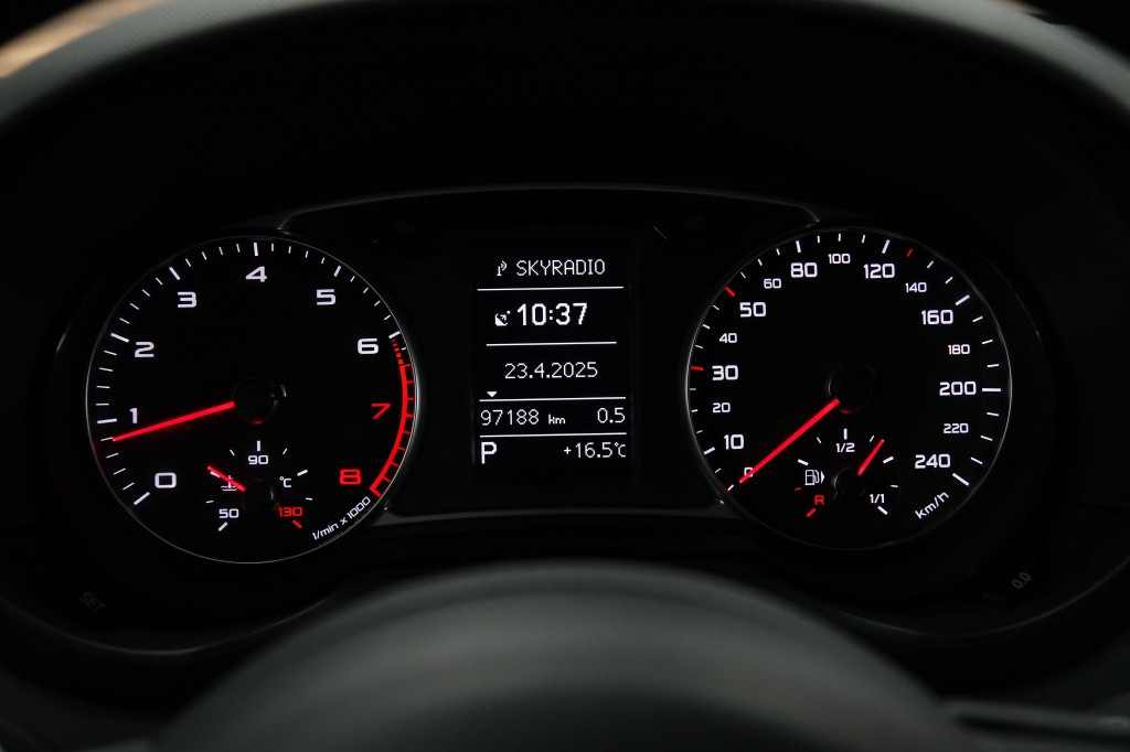 Audi A1 s-line 1.4 tfsi | automaat | pdc | navi | bluetooth |