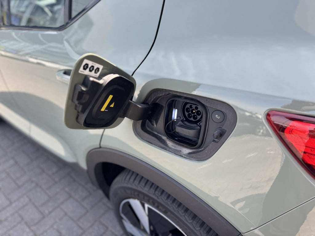Volvo XC40 extended plus 252pk 82 kwh| trekhaak| adap.criuise| stoel.verw|