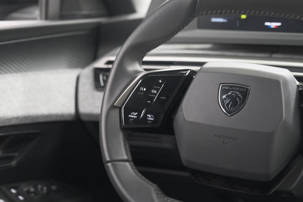 Peugeot 5008 1.2 hybrid 136 allure 7p | camera | apple carplay | airco sepa