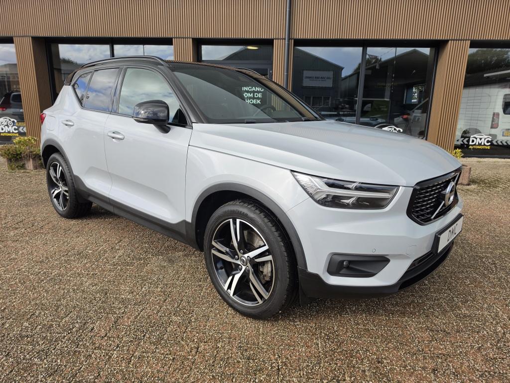 Volvo XC40 r design recharge plug-in hybrid lane assist | trekhaak | camera