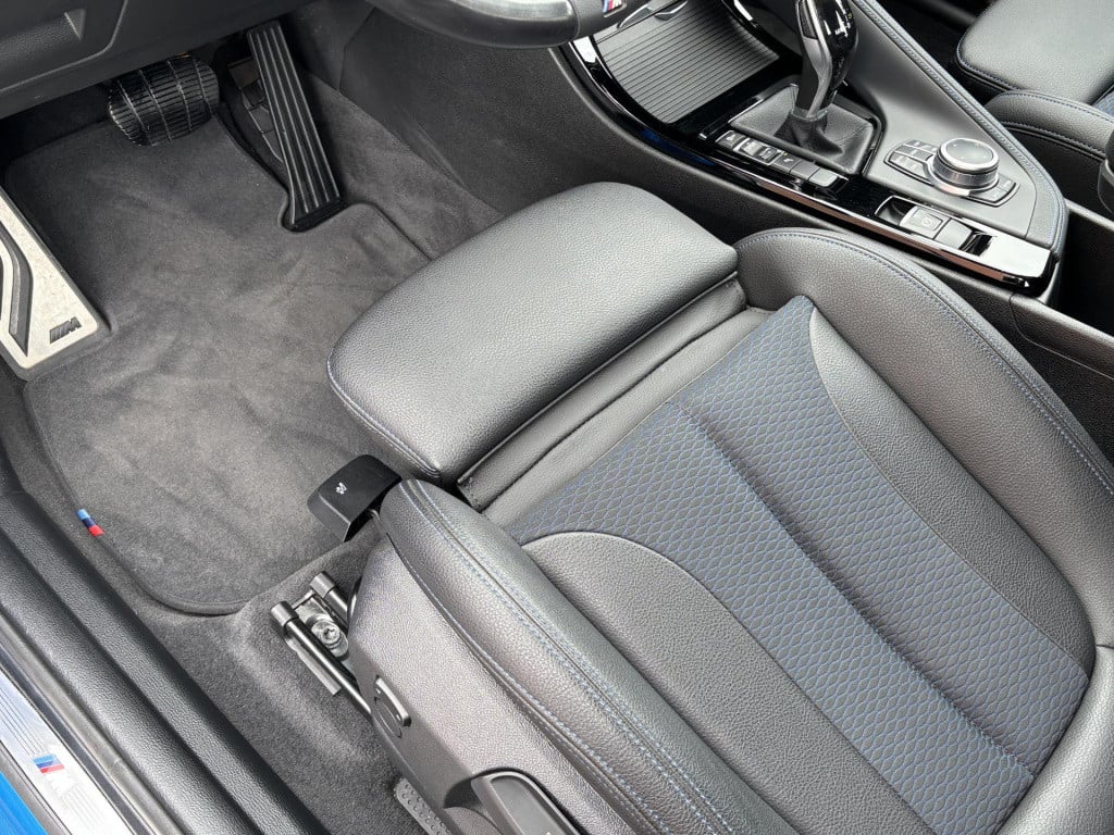 BMW X1 sdrive18i high executive m sport | trekhaak afneembaar | sportstoele