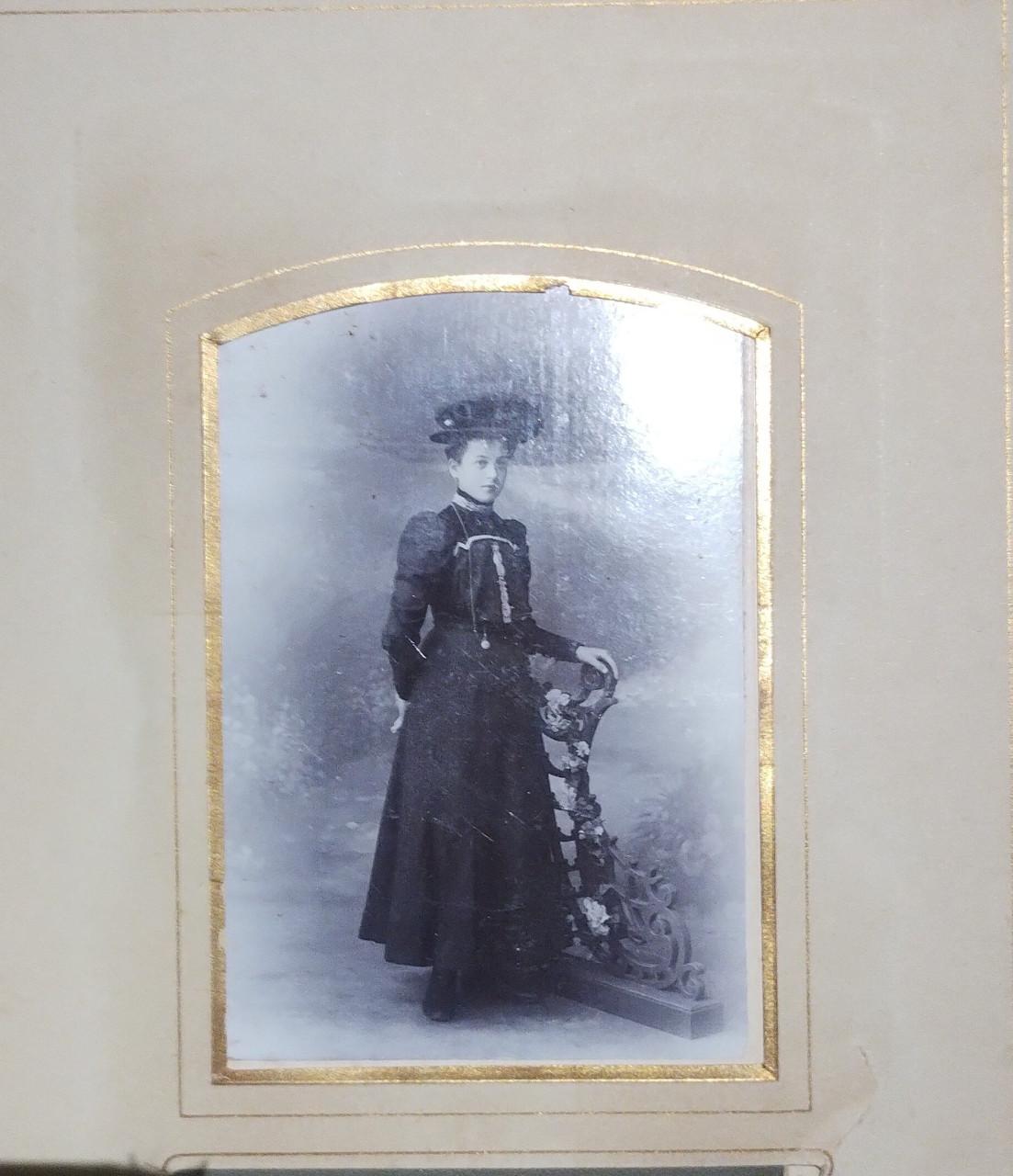 Antiek fotoalbum 125 jaar oud.