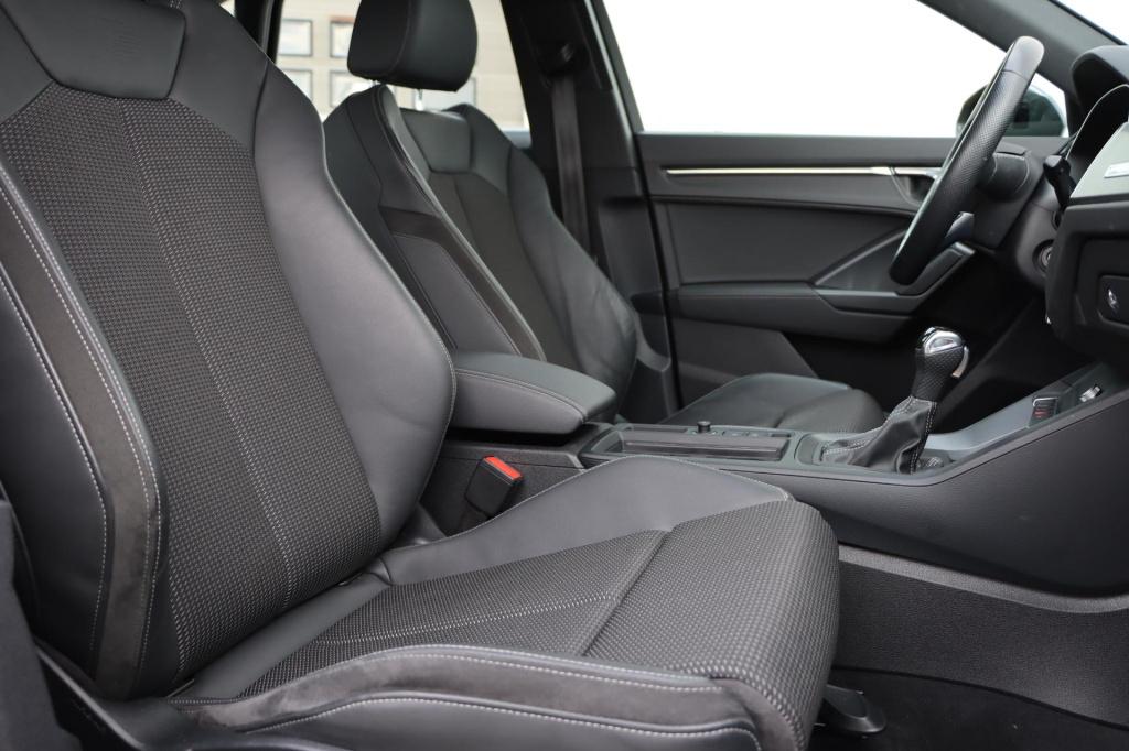 Audi Q3 35 tfsi s edition 150pk s-tronic | 19'' lichtmetaal | elektrische a