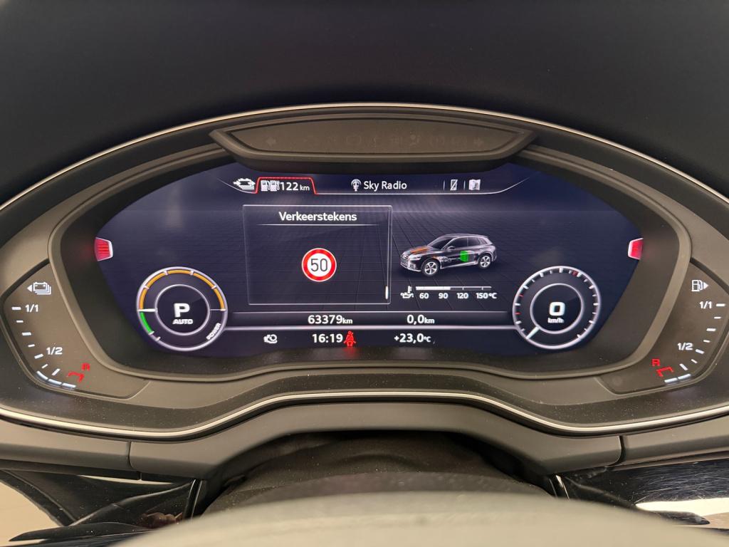 Audi Q5 55 tfsi e quattro competition | quantumgrau | panoramadak | massage