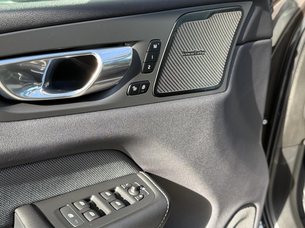 Volvo XC60 t6 398pk recharge dark r-design| panodak| adap.cruise| head-up|