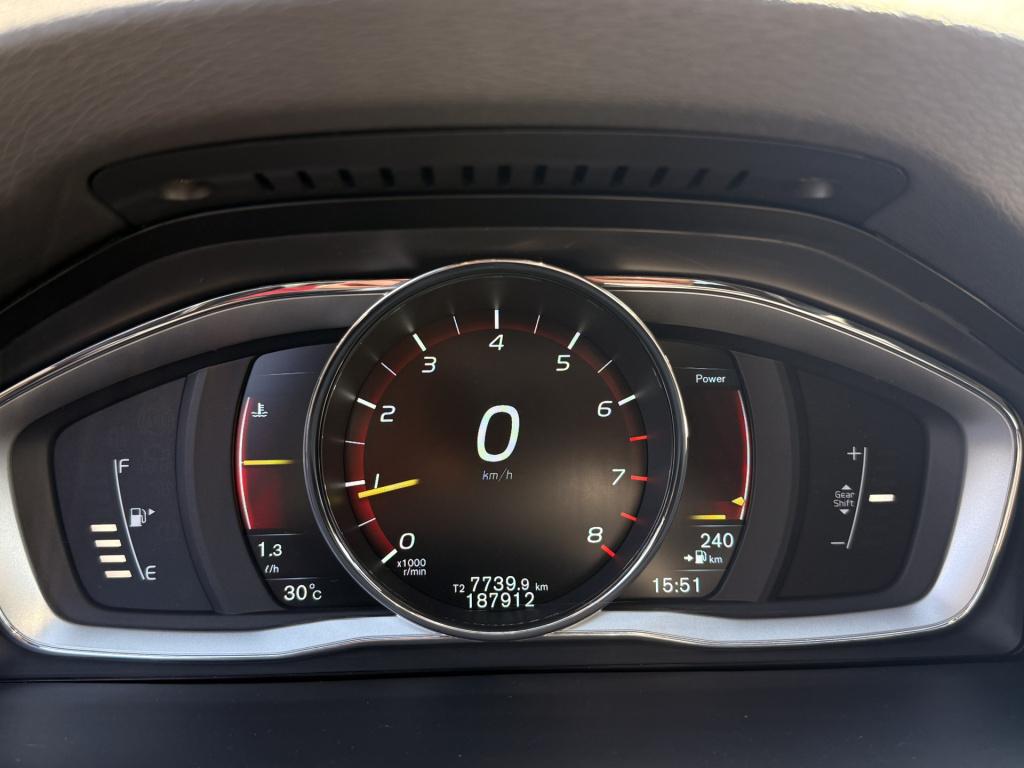 Volvo V60 1.6 t3 r-design | afn trekhaak | cruise | parkeersensoren | bluet
