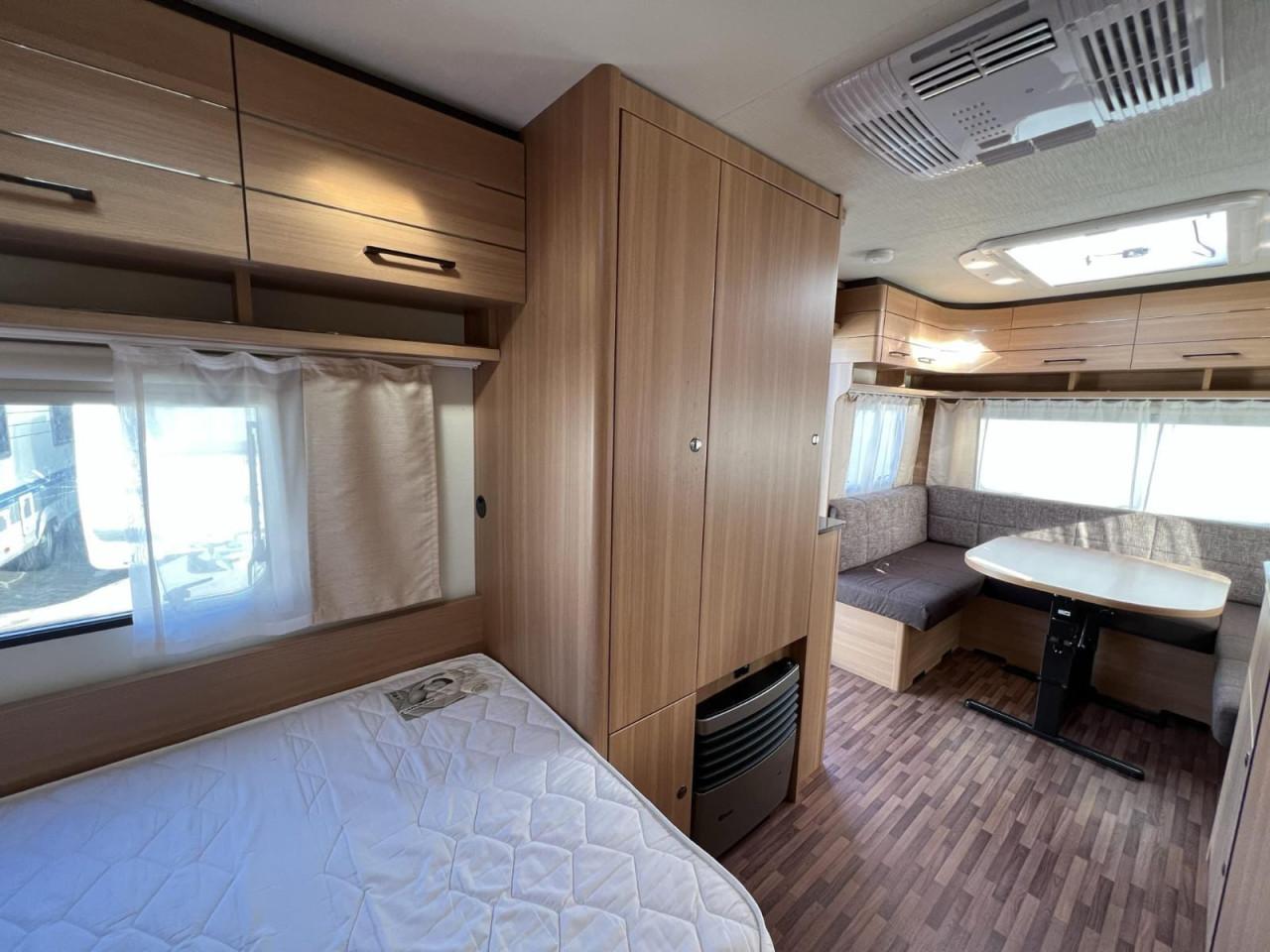 LMC Style 460D caravan, zeer compleet met mover, airco, voortent en luifel