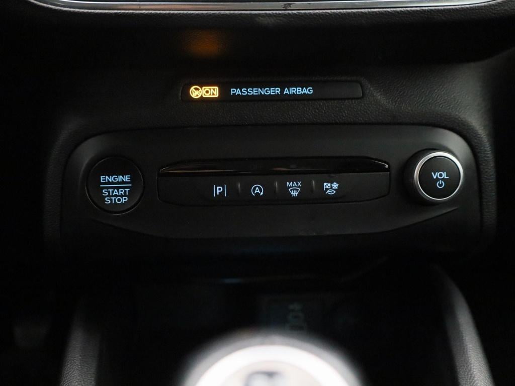 Ford Focus wagon 1.0 ecoboost hybrid titanium navigatie | pdc | apple carpl