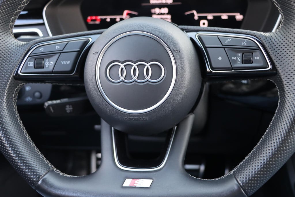 Audi A4 limousine 35 tfsi s edition competition s-tronic