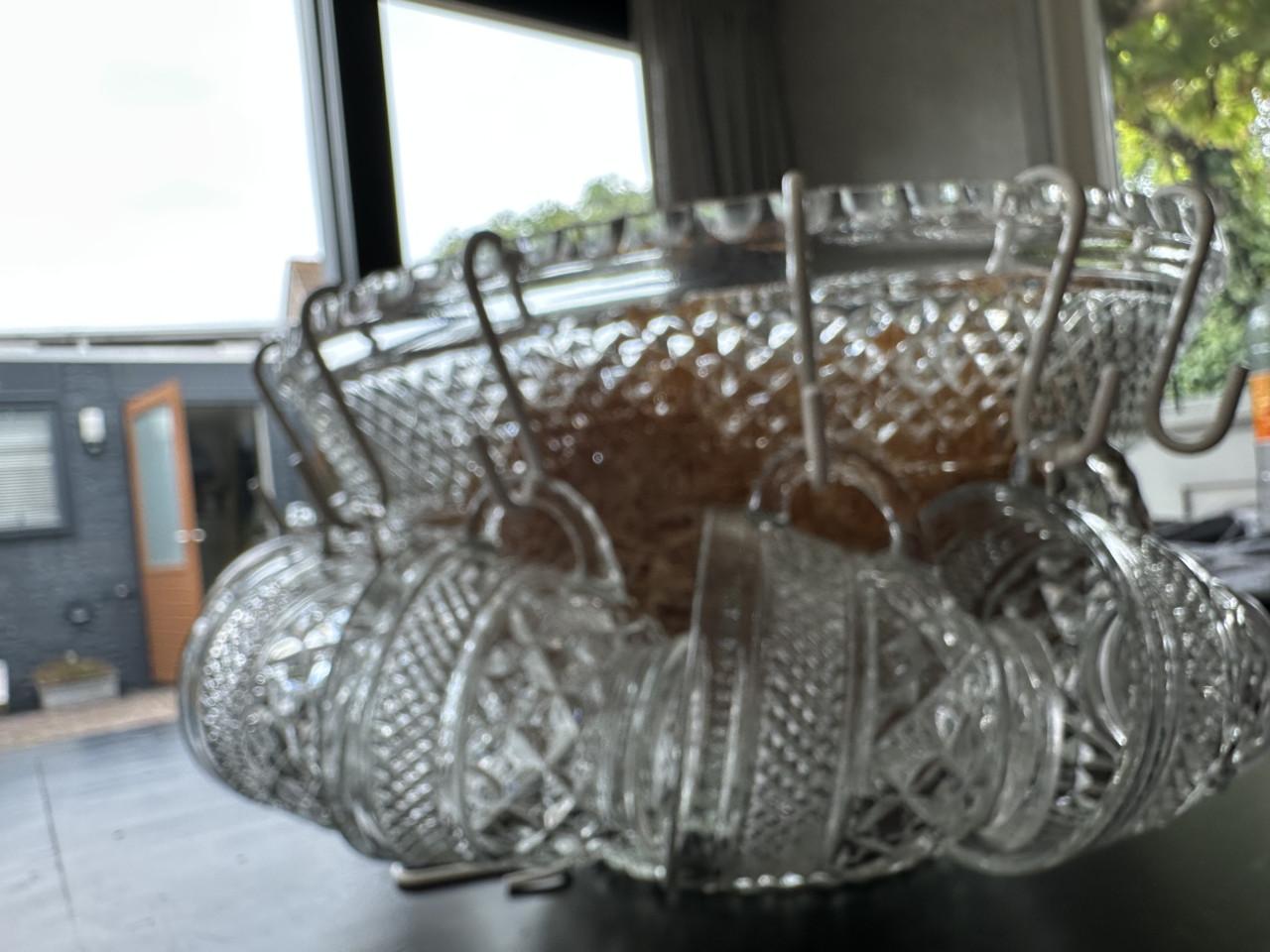 Oude kristallen bowl set met 18 glazen