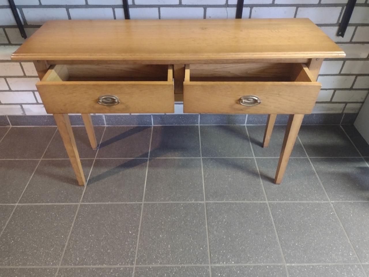 Te koop: Side Table