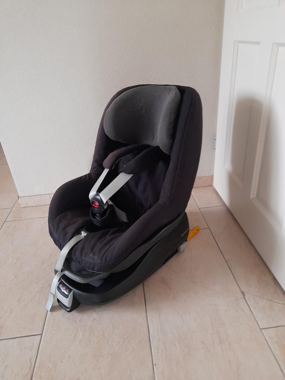 Maxi cosi Pearl met familyfix (isofix) in goede nette staat! 9 / 18 kg