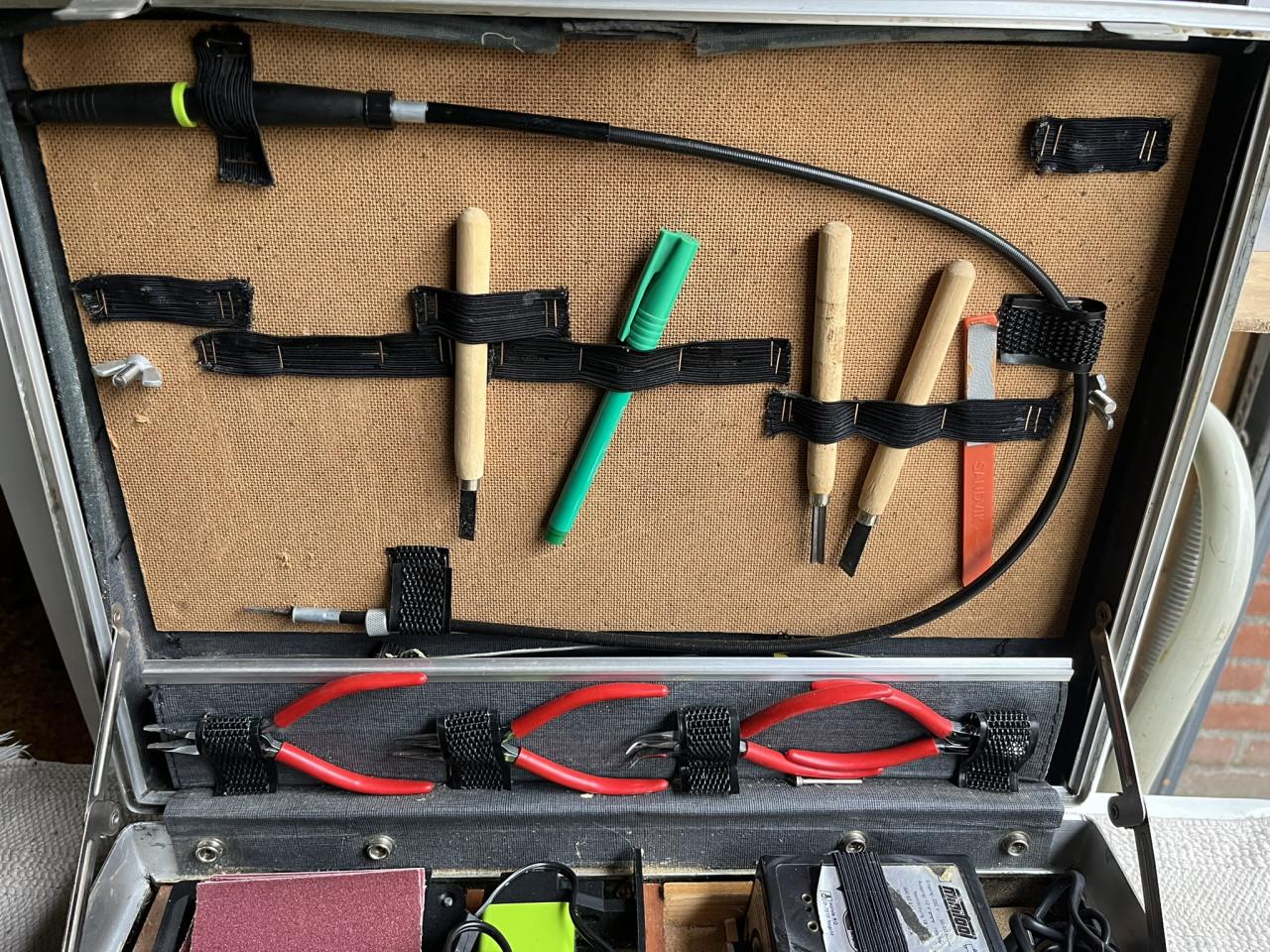 Gereedschapkoffer DELSEY met 12V apparatuur