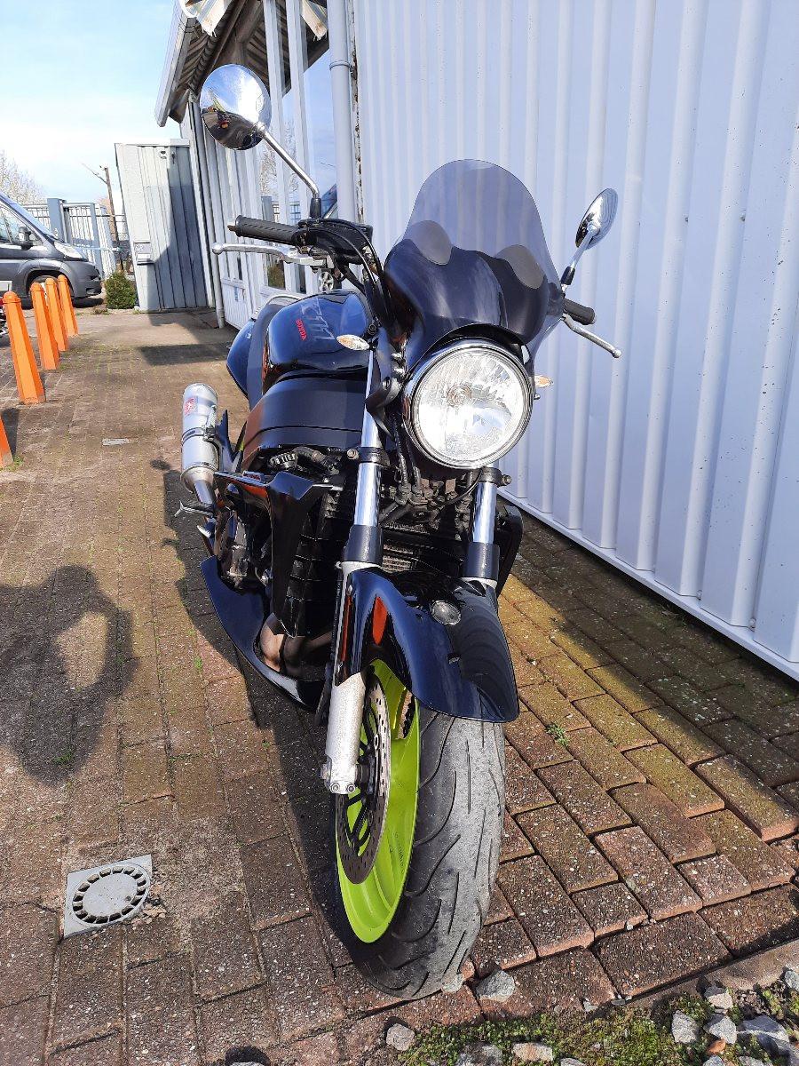 Honda X11, dikke naked bike