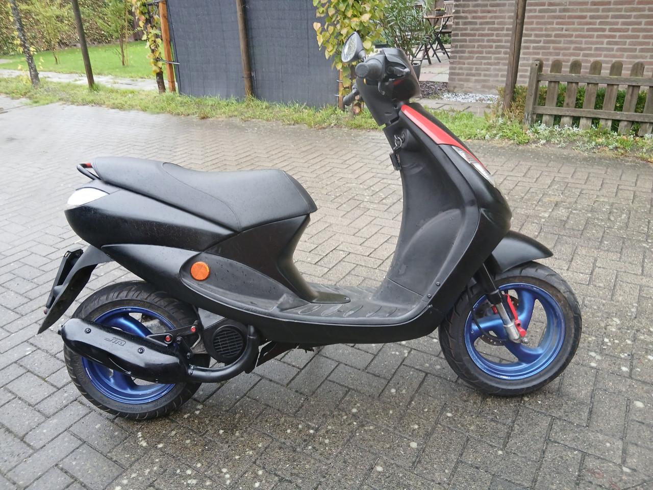 Te koop peugeot vivacity met geel kenteken