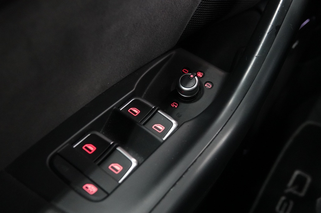 Audi Q3 s-line | drive select | bose | pdc |