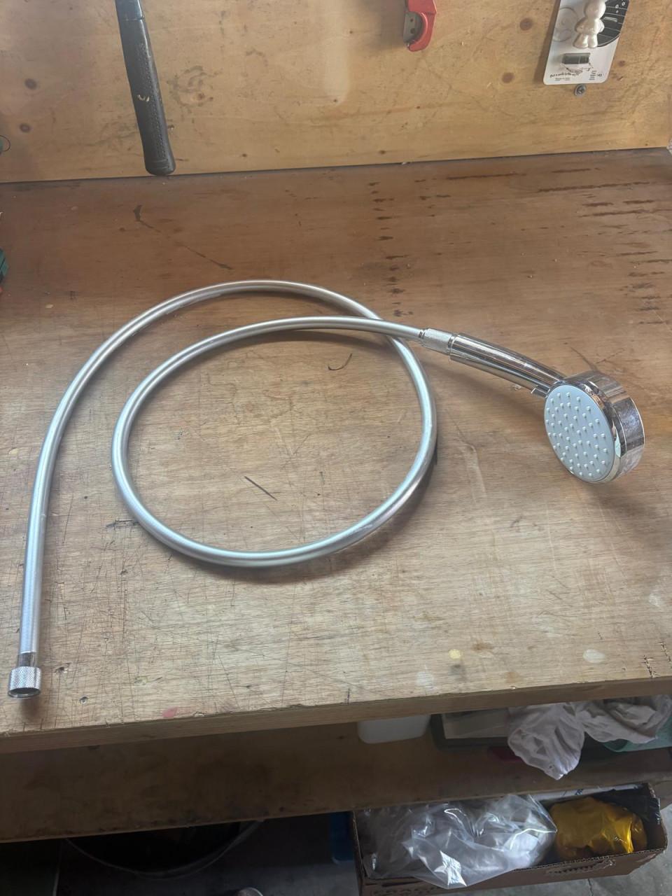 Wastafel met doucheset
