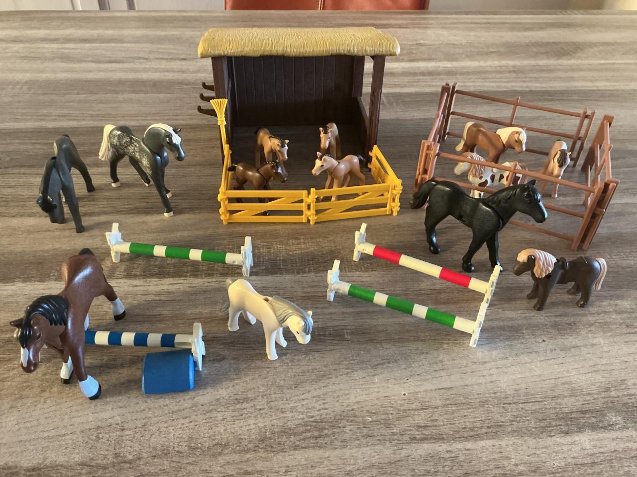 Playmobil paarden met stal