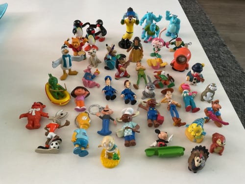 Heel veel verschillende rubber figuurtjes.