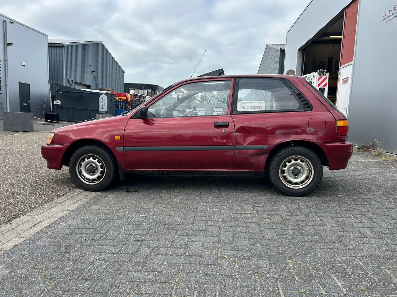 Toyota Starlet 1.3i Sport ONVERWOESTBAAR MET 2 JAAR APK EN TREKHAAK