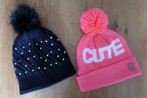 2 wintermutsen zwart met strass steentjes en muts van het merk Bart