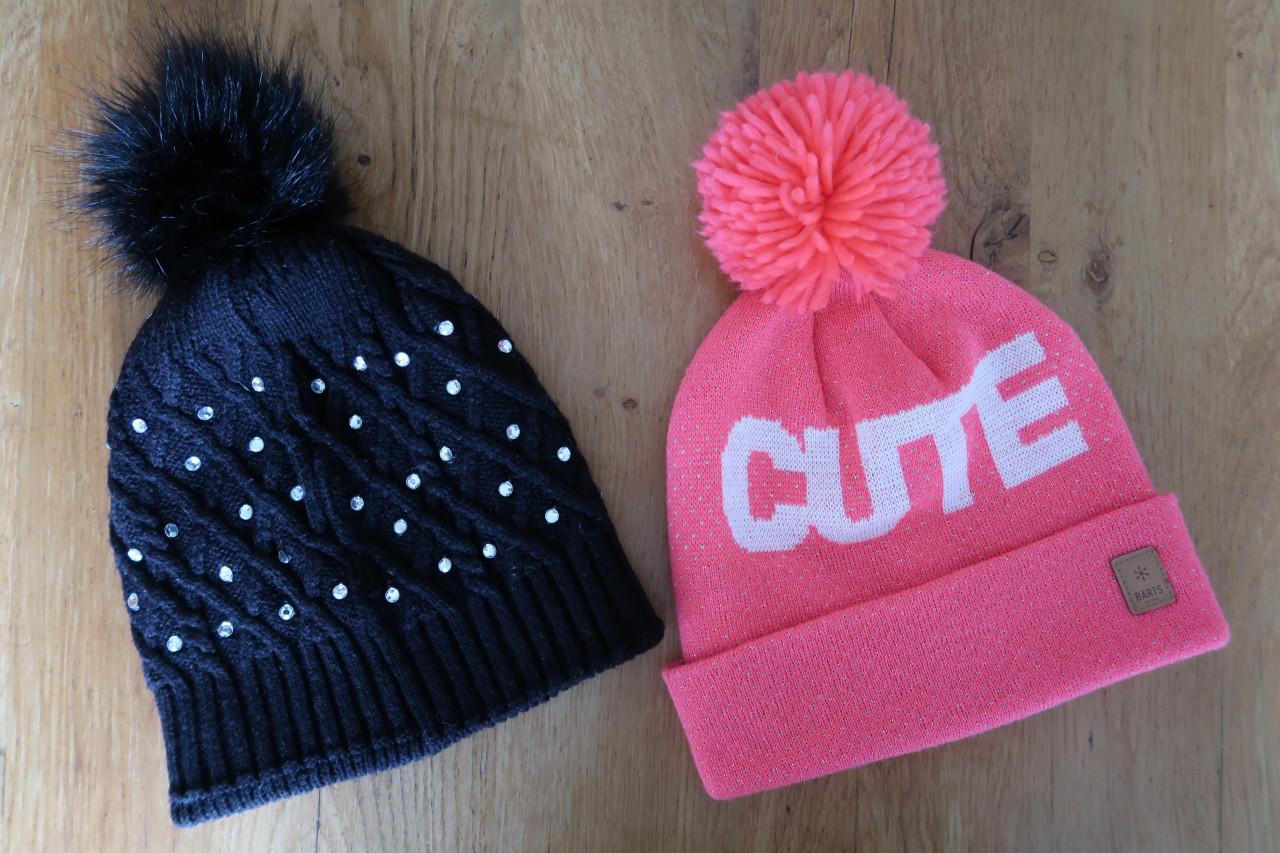 2 wintermutsen zwart met strass steentjes en muts van het merk Bart
