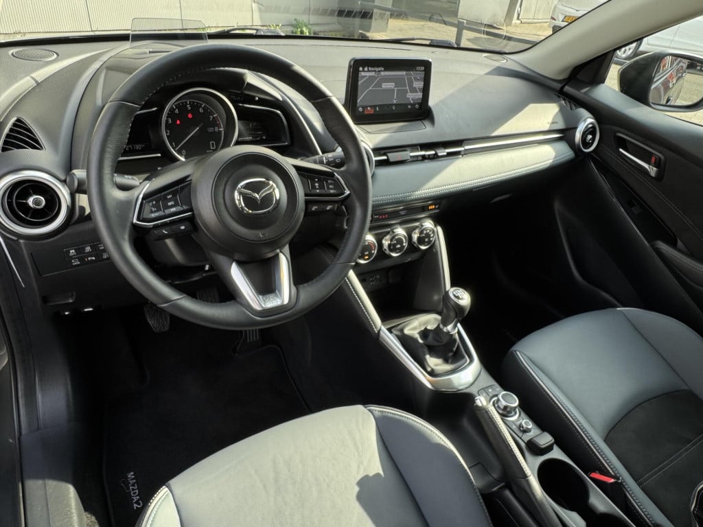 Mazda 2 1.5 skyactiv-g signature | navigatie | 360° camera | head-up displa