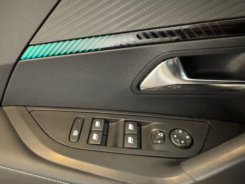 Peugeot 2008 1.2 puretech allure pack