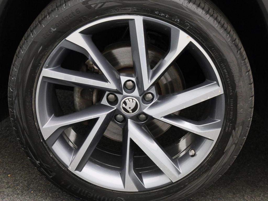 Skoda Kodiaq 1.5 tsi sportline business | panoramadak | trekhaak | sfeerver
