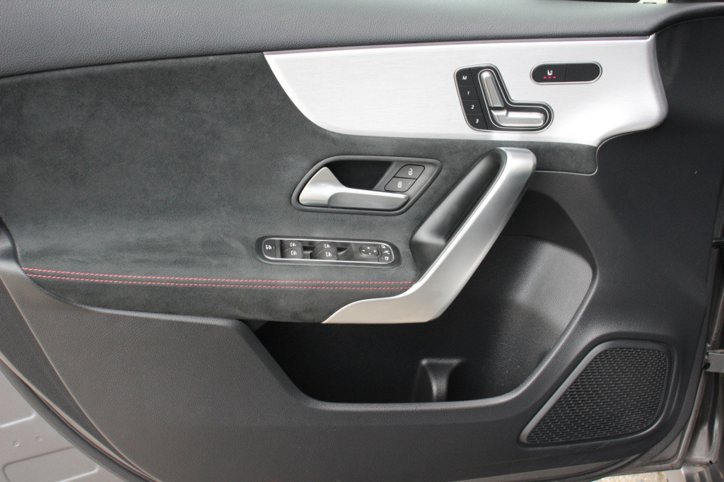 Mercedes-Benz A-Klasse amg 35 4matic premium plus | schaalstoelen | 360 cam