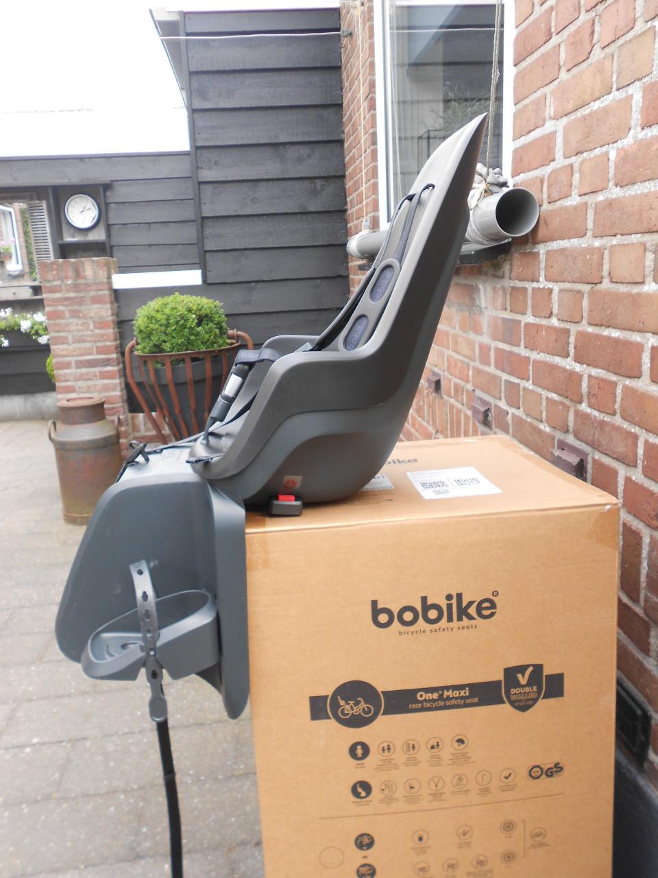 Bobike maxi one black fietszitje achter tot  22kg.