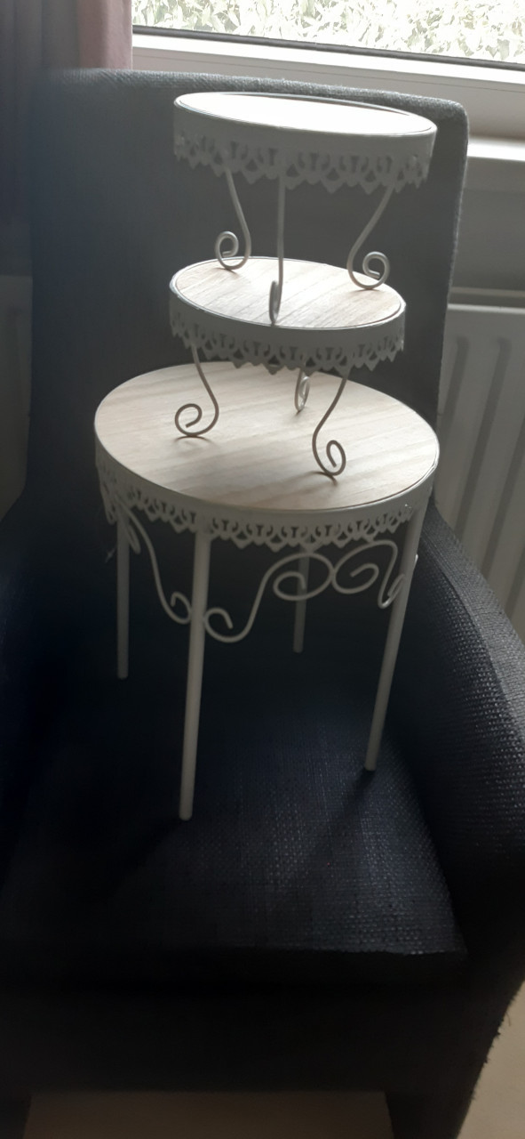 Tafeltje met bijzet tafeltjes