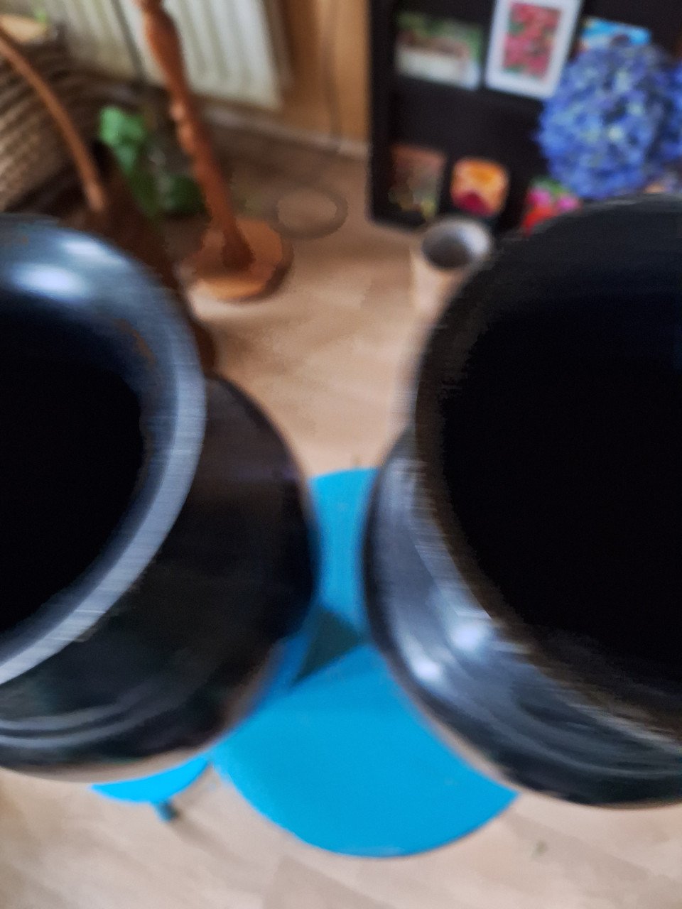 2 metalen vazen