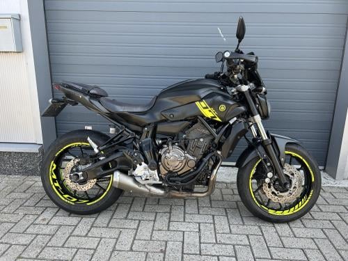 Yamaha MT07 uit nov 2015 met 43 dkm, comfortzadels, handkappen etc €4950,-