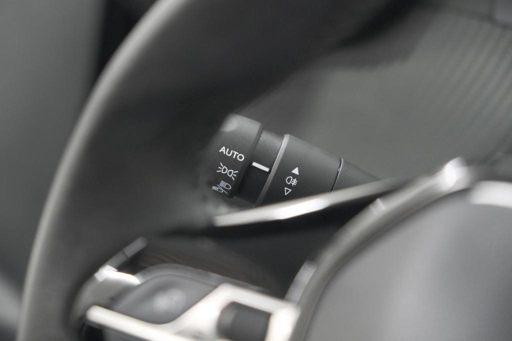 Peugeot 208 puretech 100 allure | apple carplay | parkeersensoren | climate