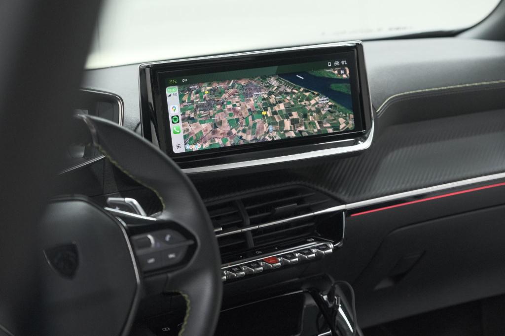 Peugeot 2008 puretech 130 eat8 gt | camera | apple carplay | parkeersensore