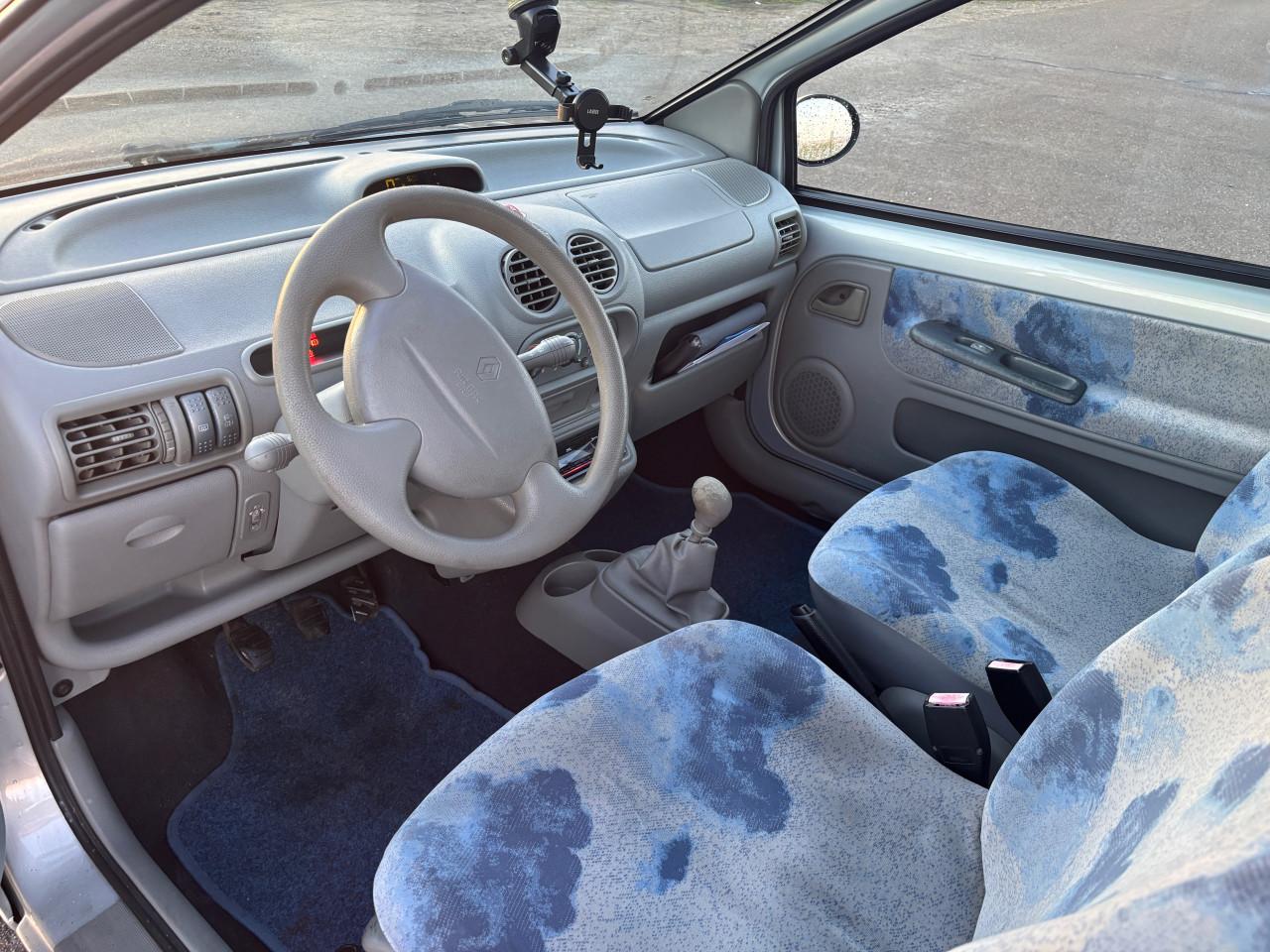 Renault Twingo 2002 met 14 maanden APK